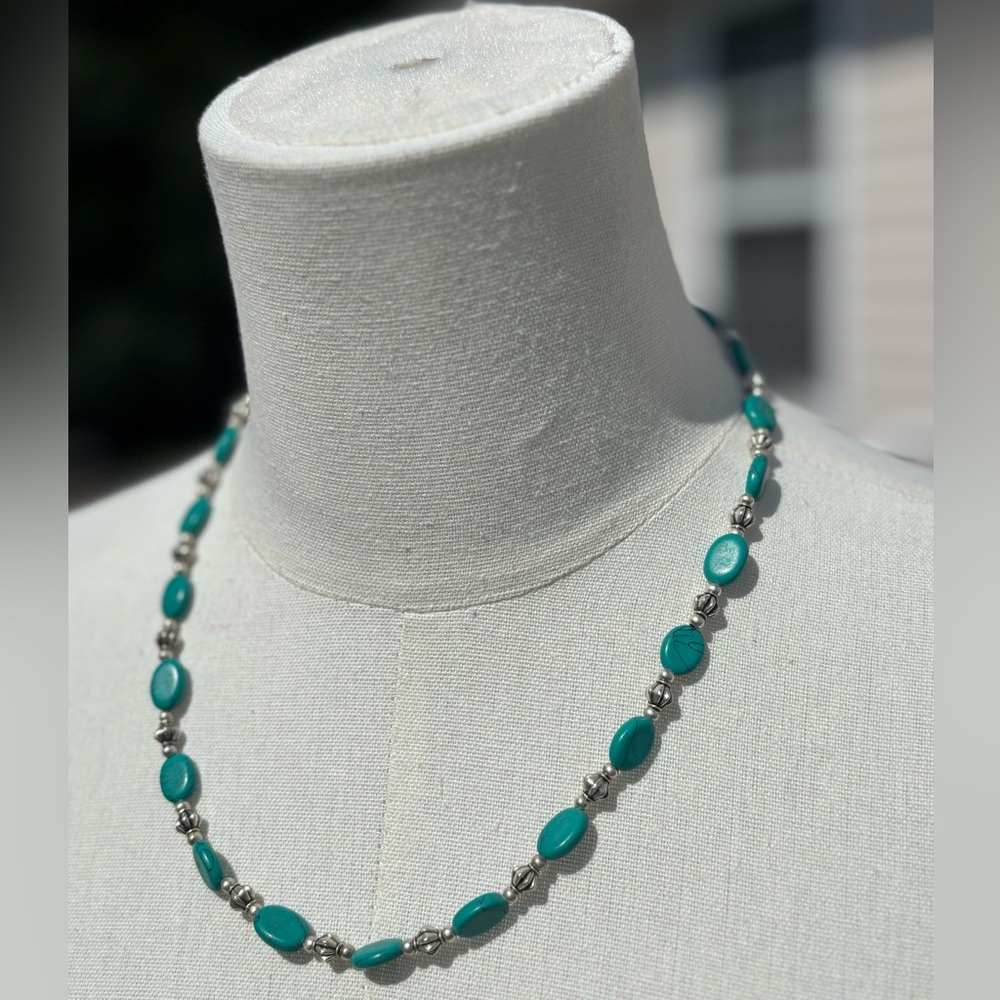 Elegant Turquoise Beaded Necklace